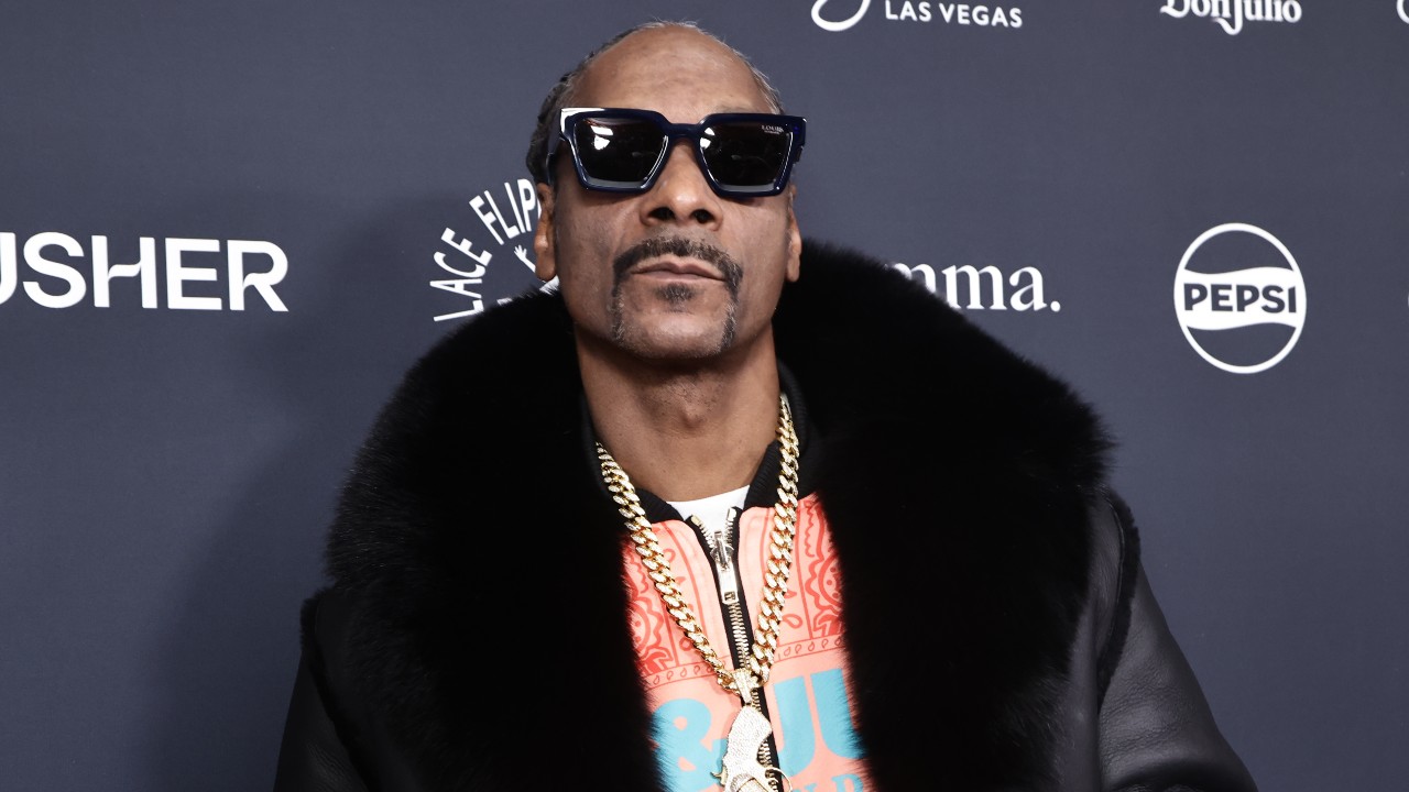 Snoop Dogg & Granddaughter Rock Adorable Matching Outfits - Vimarsana News