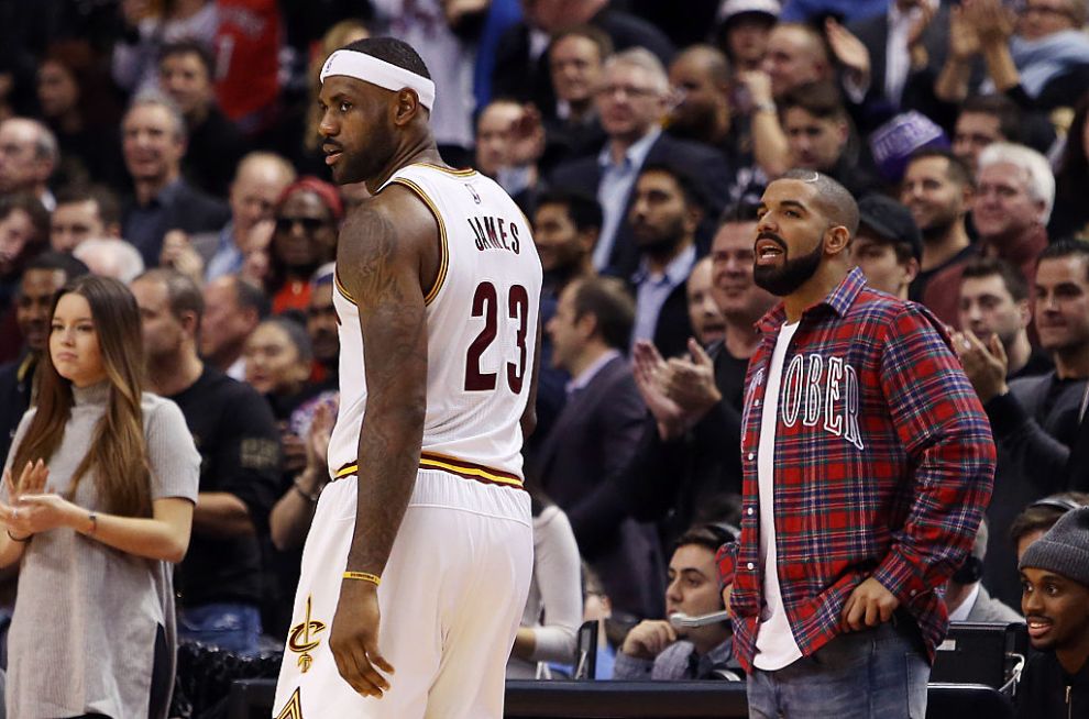 TORONTO, ON - NOVEMBER 25: Singer Drake talks to LeBron James #23 of the Cleveland Cavaliers during an NBA game between the Cleveland Cavaliers and the Toronto Raptors at the Air Canada Centre on November 25, 2015 in Toronto, Ontario, Canada. (Photo by Vaughn Ridley/Getty Images)