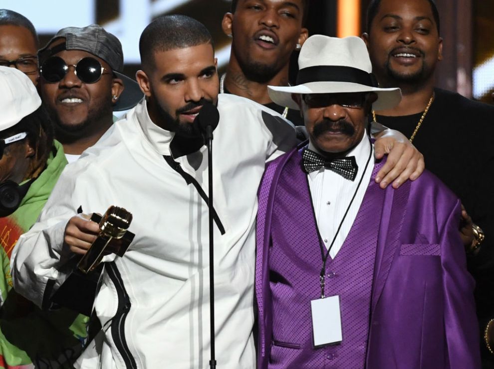 LAS VEGAS, NV - MAY 21: Recording artist Drake (L) accepts the Top Artist award with his father Dennis Graham during the 2017 Billboard Music Awards at T-Mobile Arena on May 21, 2017 in Las Vegas, Nevada.