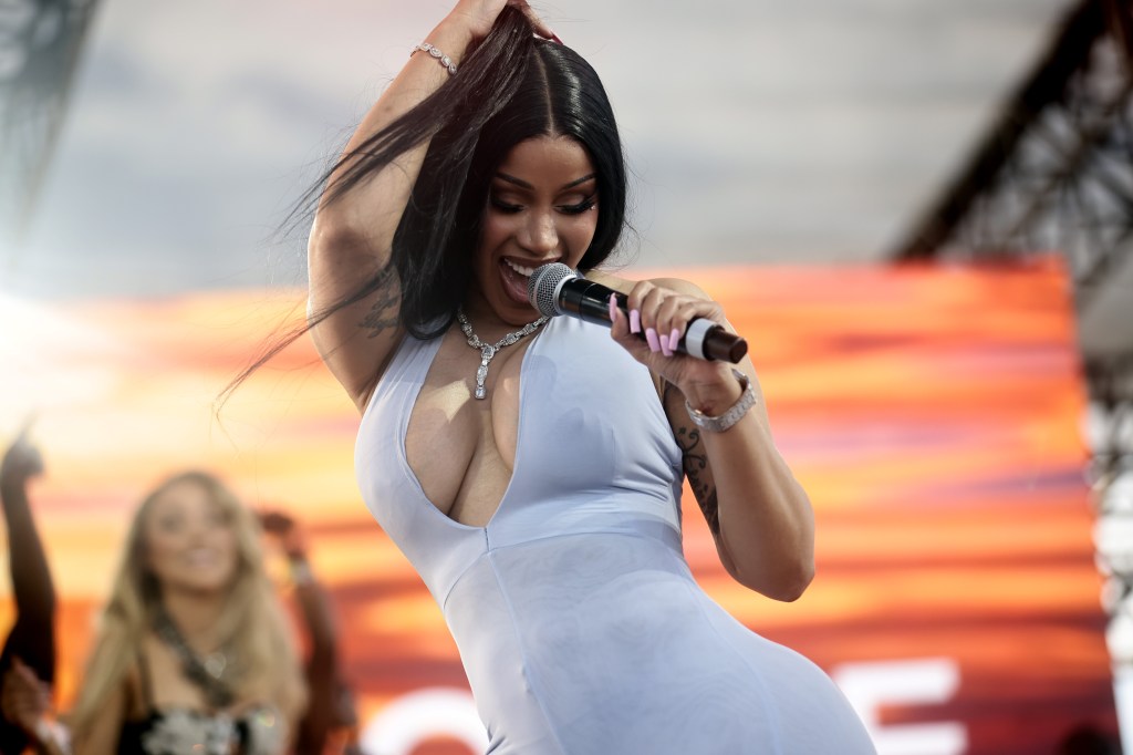 Cardi B Accuses Offset Of Allegedly Cheating With Ari Fletcher