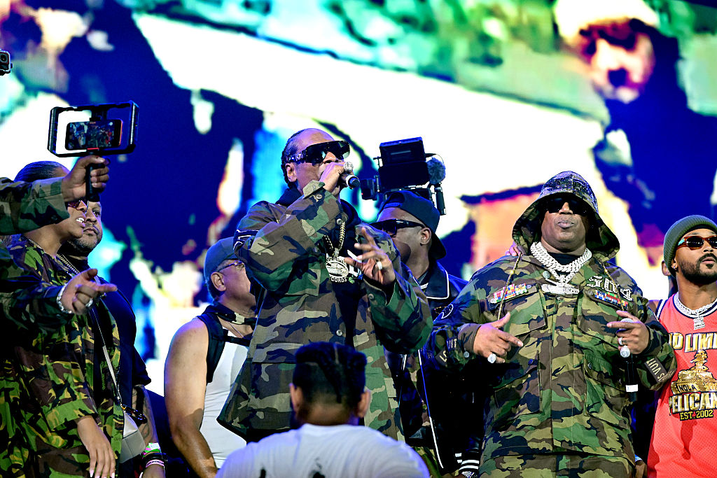 Snoop Dogg Shocks Fans With Surprise Appearance During Cash Money
