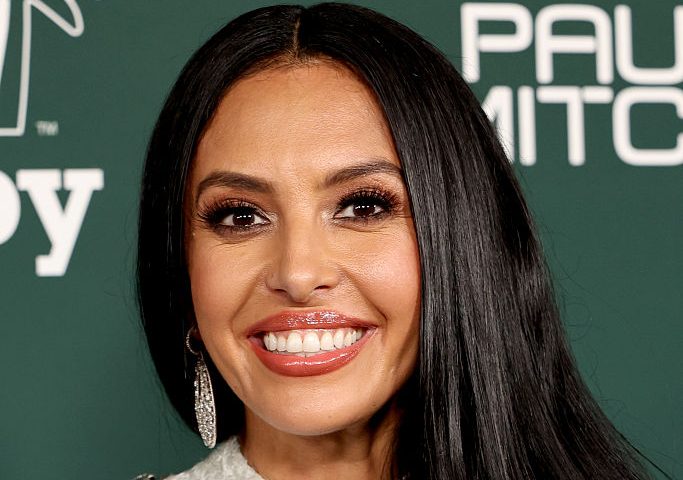 Kobe’s Wife Vanessa Bryant Has Fans Gushing Over Sensual Fur Coat & Boots Photo