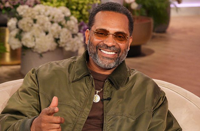 Mike Epps Apologizes To Nick Minaj & Family Over Drunk Jokes